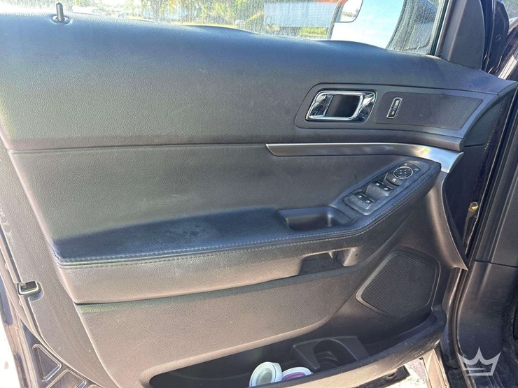 2016-ford-explorer-image-11
