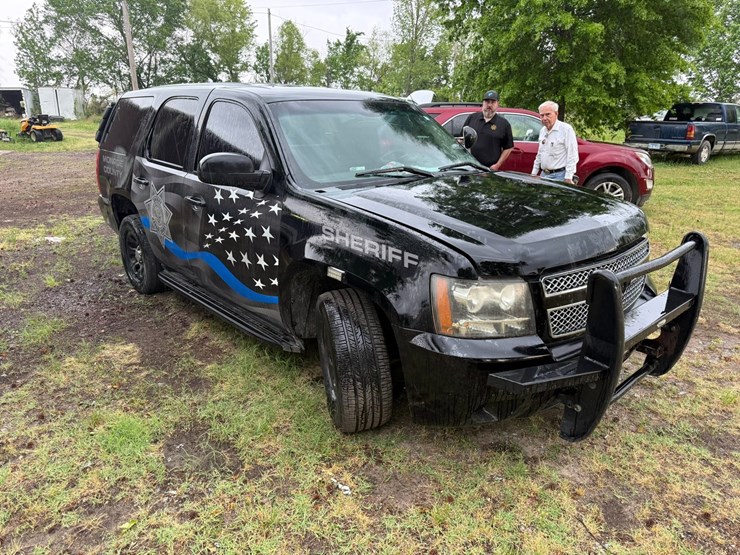 2011-chevrolet-tahoe-image-2