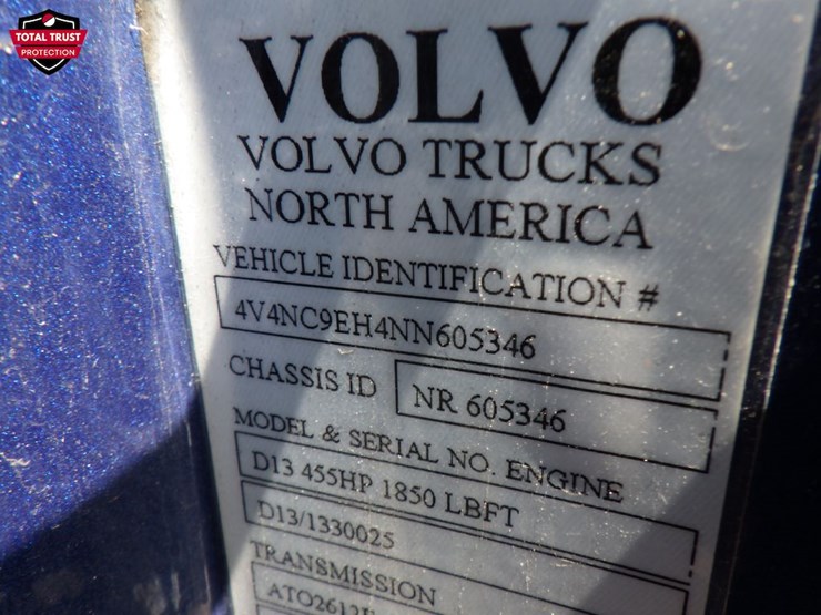 2022-volvo-vnl860-image-17