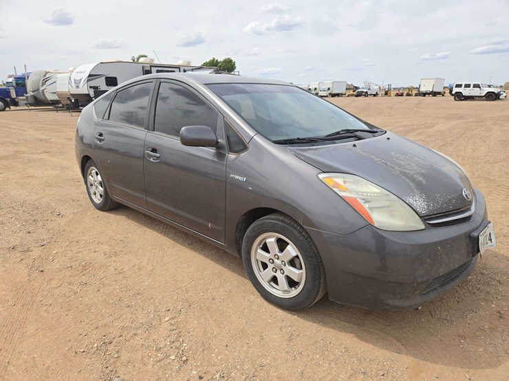 2008-toyota-prius-hatchback-image-2