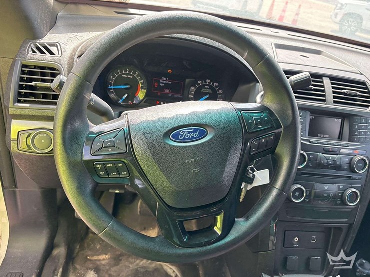 2016-ford-explorer-image-4