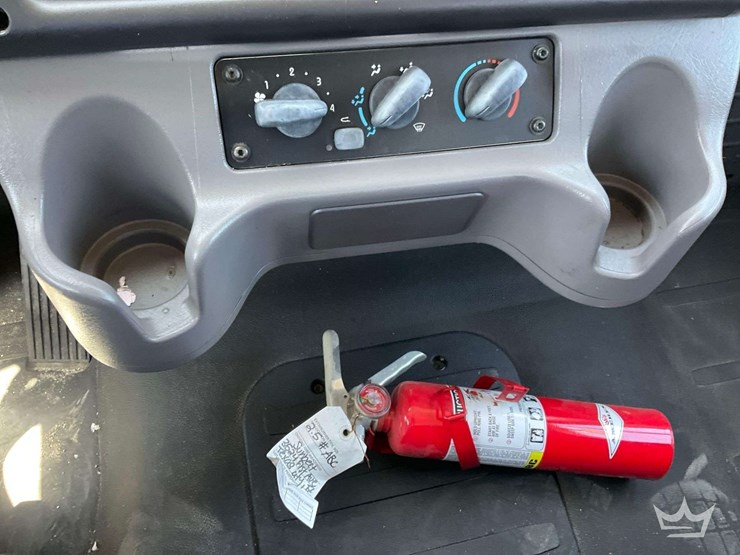 2016-freightliner-m2-106-image-16