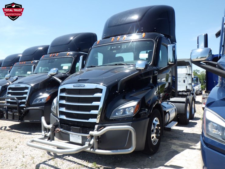 2022-freightliner-cascadia-116-image-1