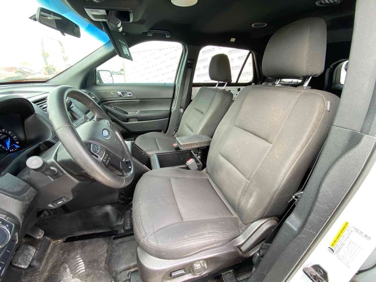 2018-ford-explorer-image-12