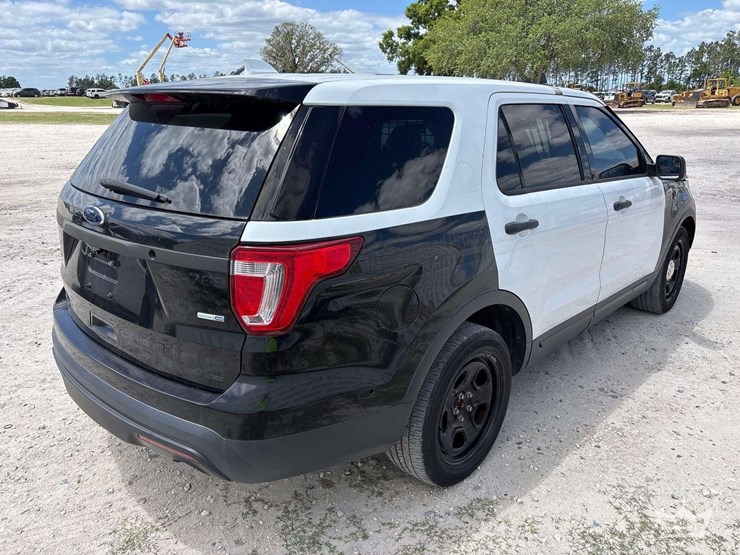 2017-ford-explorer-image-3