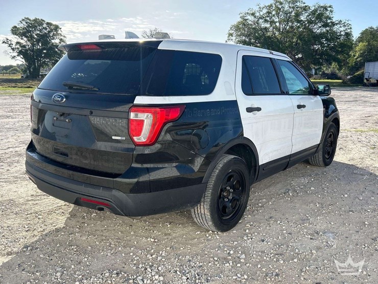 2016-ford-explorer-image-3