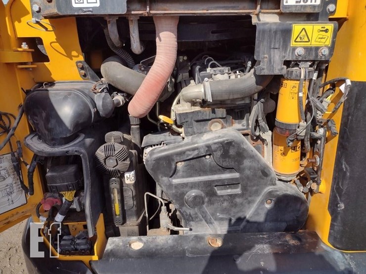 2024-jcb-3ts-8t-image-31