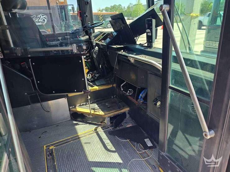 2012-gillig-low-floor-image-30