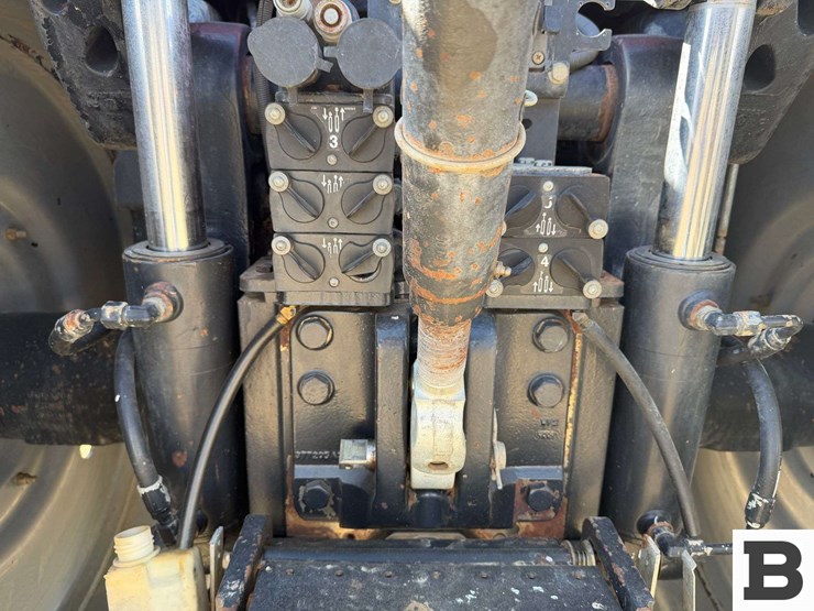 2015-case-ih-magnum-310-image-66