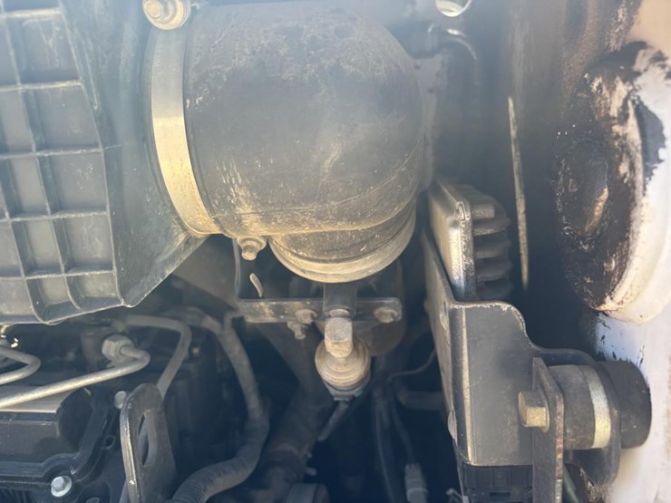 2016-bobcat-t650-image-40