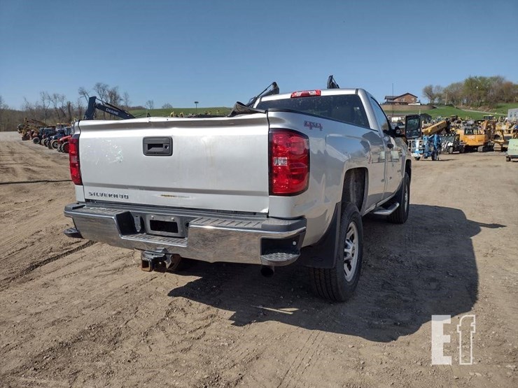 2016-chevrolet-2500hd-image-33