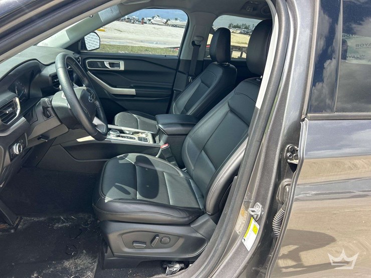 2023-ford-explorer-image-13