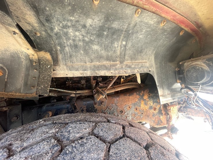 #4013-•-2000-quad-axle-mack-dump-truck-(has-wi-title)-image-51