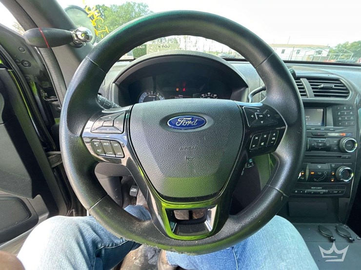 2016-ford-explorer-image-13