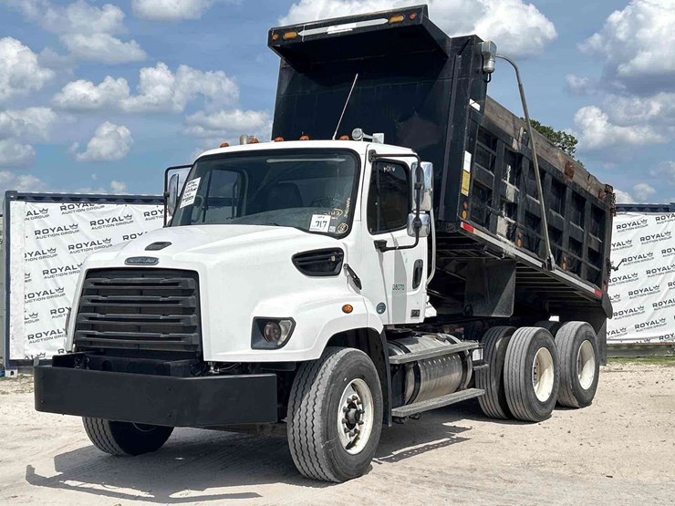2014-freightliner-114sd-image-1