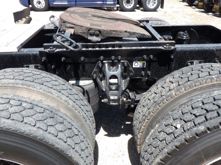 2021-peterbilt-579-image-15