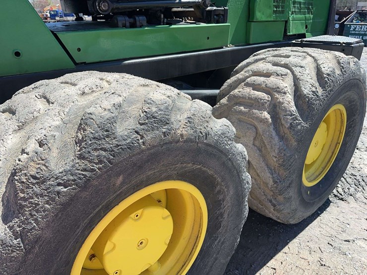 2017-john-deere-1910-image-12