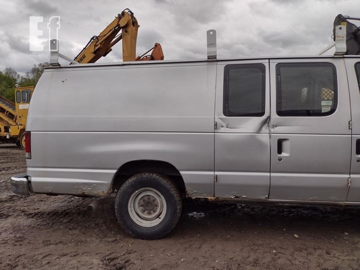 2012-ford-e250-image-22
