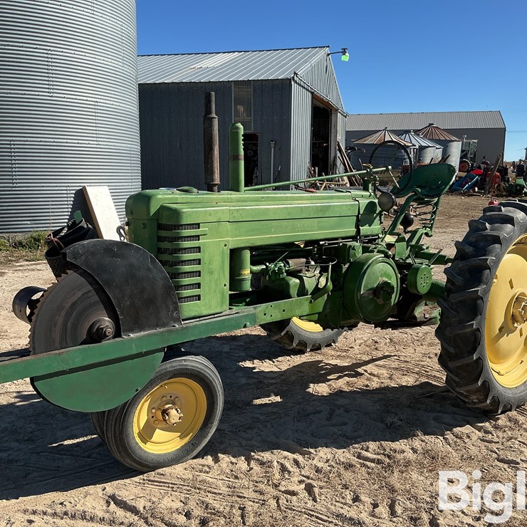 JOHN DEERE B
