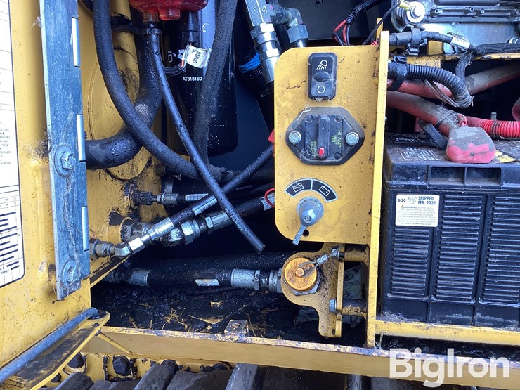 2018-deere-750k-image-16