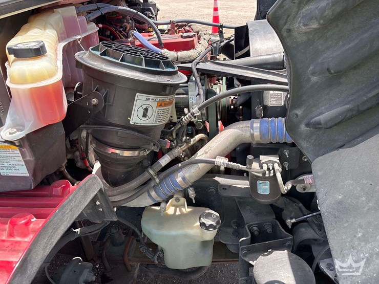 2015-freightliner-m2-106-image-9