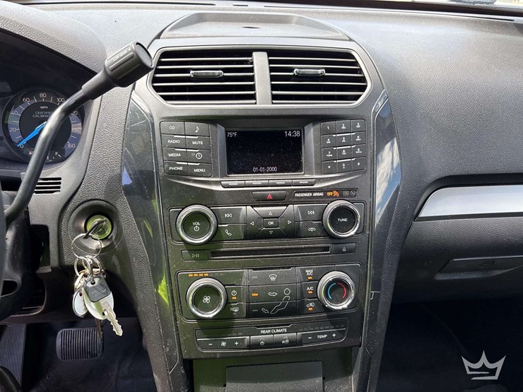 2017-ford-explorer-image-17