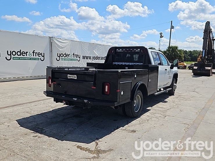 2022-chevrolet-3500hd-image-5