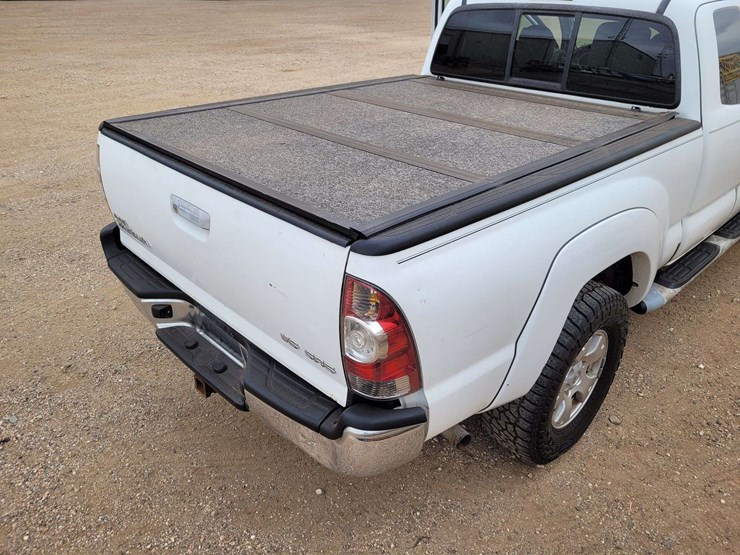 2010-toyota-tacoma-sr5-image-6