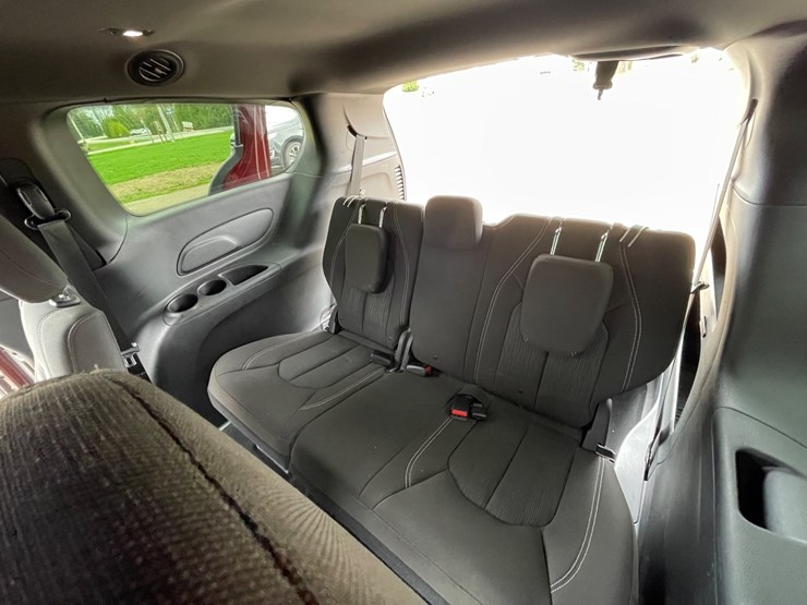2018-chrysler-pacifica-image-42