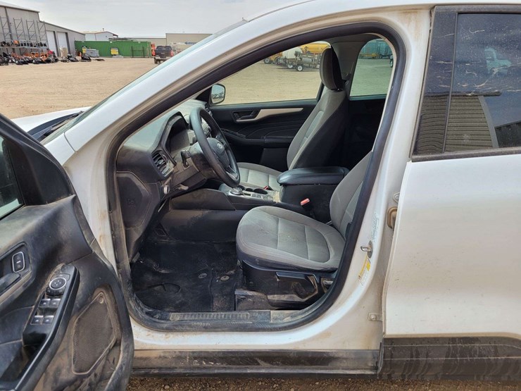 2021-ford-escape-image-13