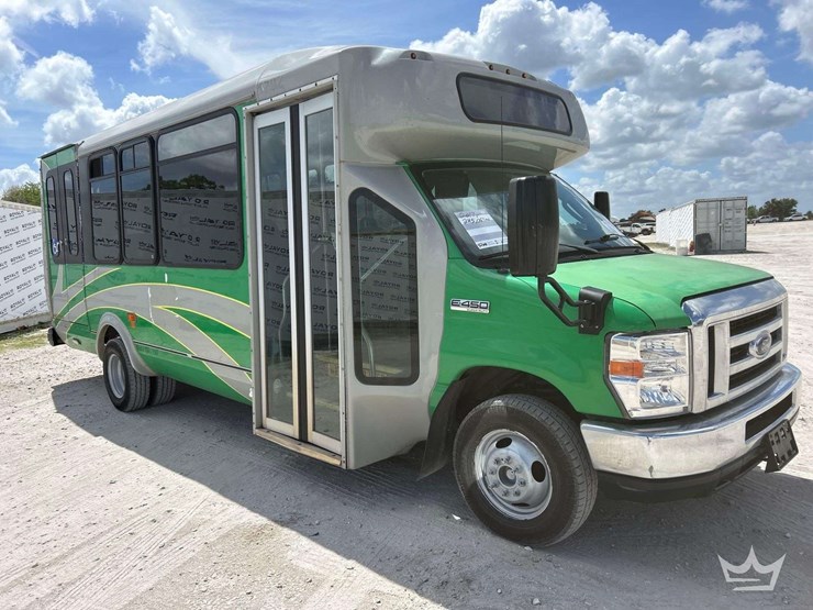 2017-ford-e450-image-2