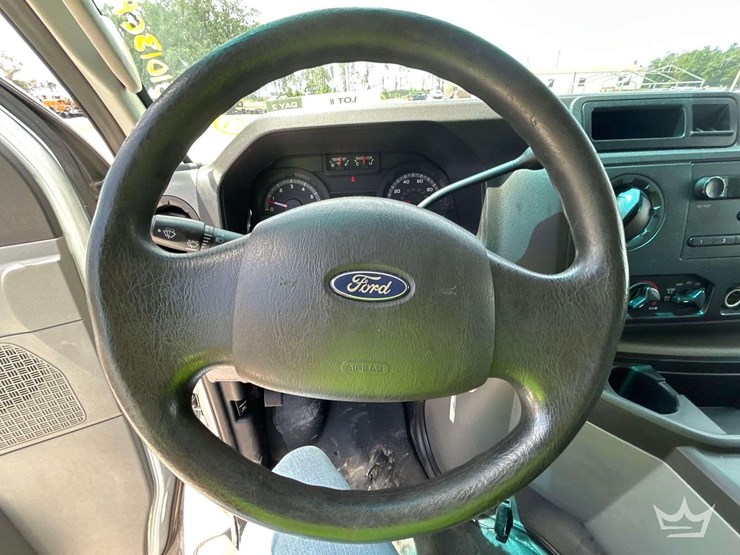 2011-ford-e250-image-12