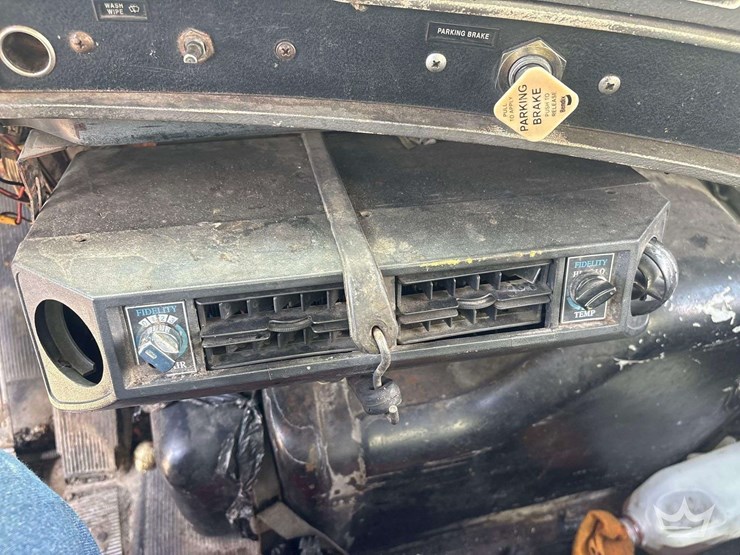 2000-mack-dm690s-image-27