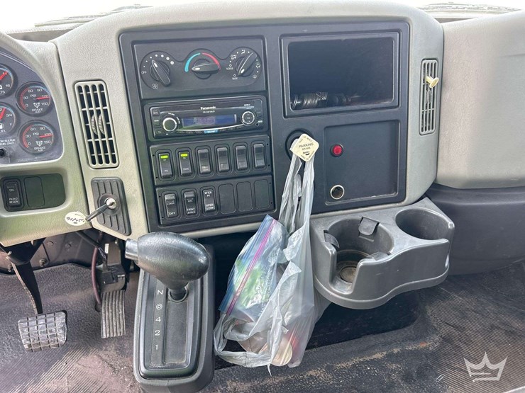 2014-international-durastar-4300-image-15
