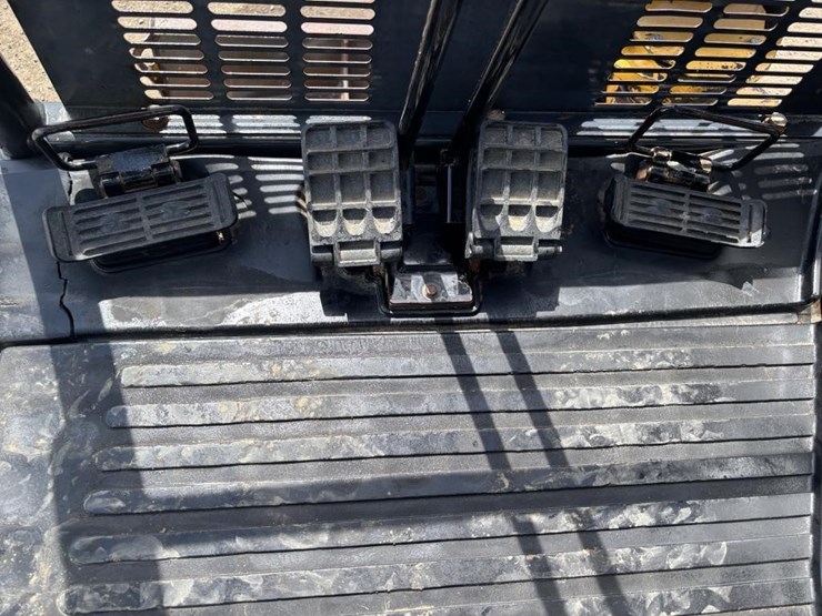 2006-deere-27d-image-35