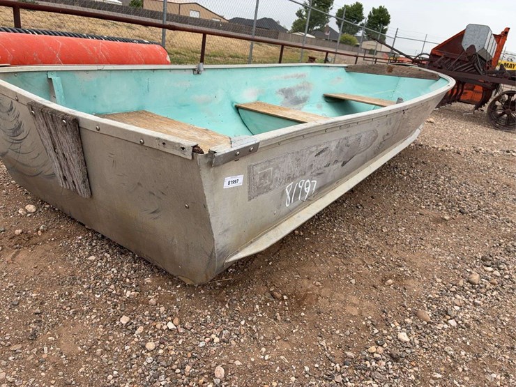 12ft-aluminum-bottom-boat-image-15