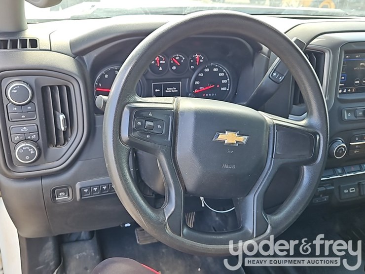 2022-chevrolet-3500hd-image-26