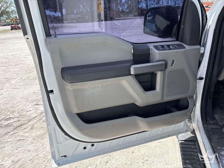 2021-ford-f250-image-17