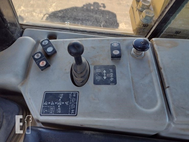 2017-caterpillar-d6n-xl-image-11