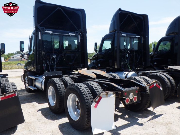 2022-freightliner-cascadia-116-image-10