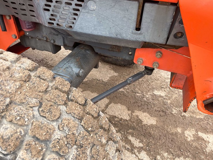 #4056-•-kubota-tractor-image-37