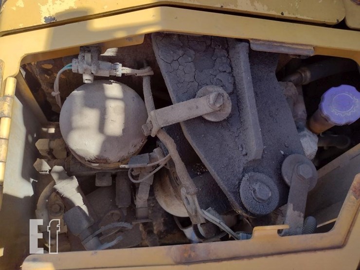 2014-caterpillar-d6t-xw-image-35