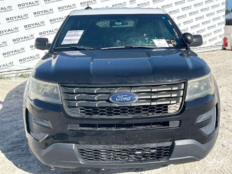 2017-ford-explorer-image-26