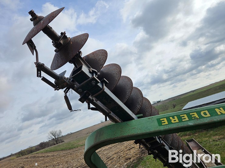 john-deere-220-image-19