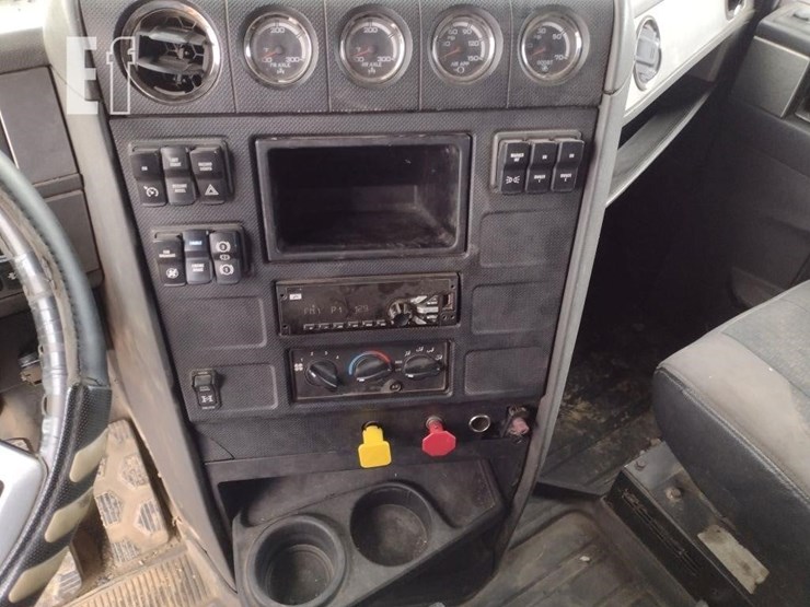 2015-caterpillar-ct660s-image-9