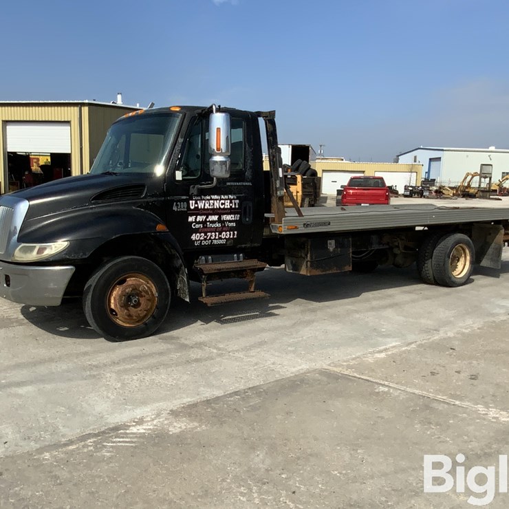 2002 INTERNATIONAL 4300 SBA
