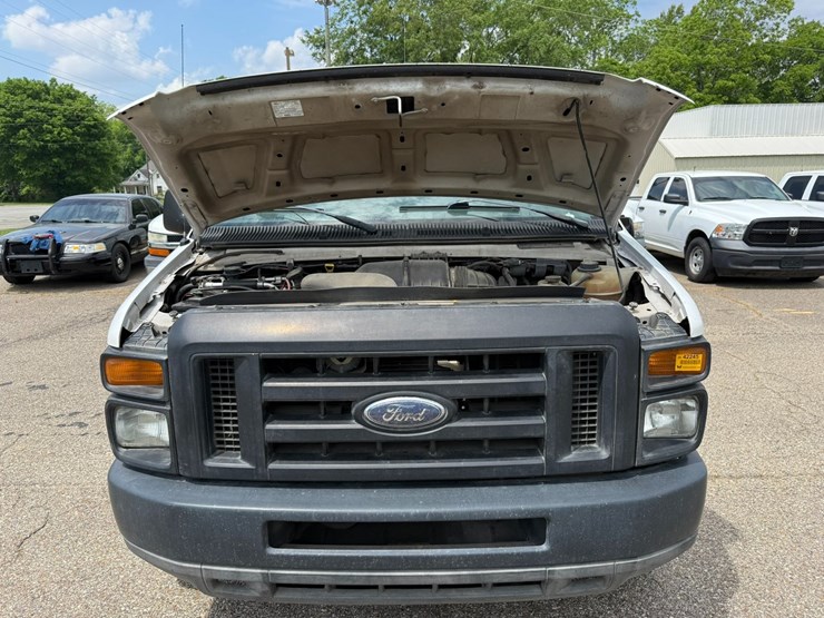 2011-ford-cargo-image-19