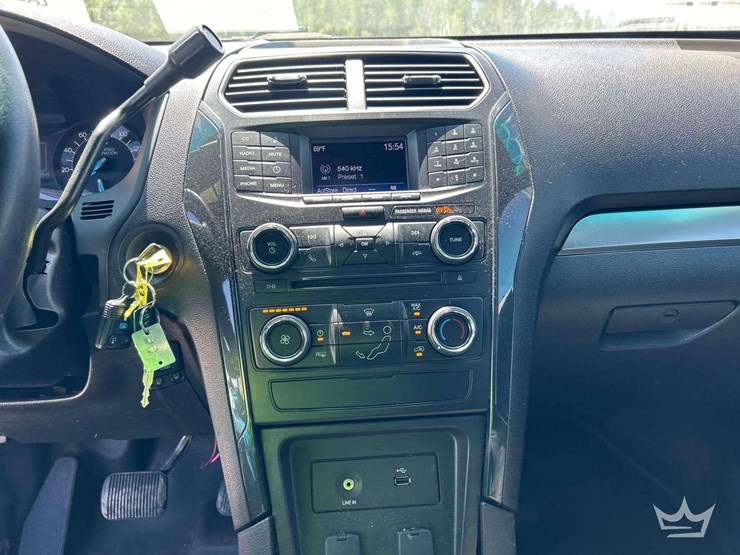 2016-ford-explorer-image-17
