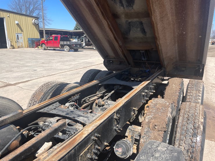 2013-mack-granite-104fr-image-145