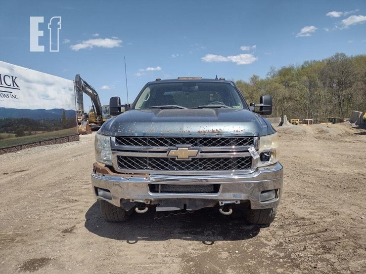 2011-chevrolet-silverado-2500hd-ltz-image-2